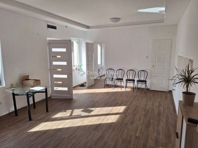 Eladó téglalakás, Budapesten, XV. kerületben 79.9 M Ft, 3 szobás