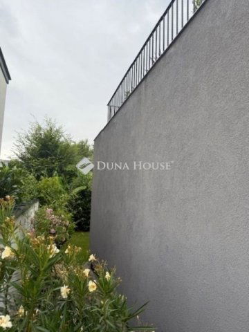 Eladó családi ház, Vecsésen 147 M Ft, 4 szobás