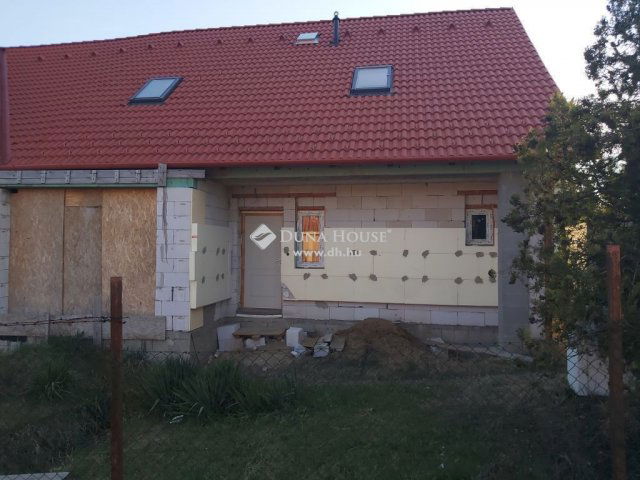 Eladó sorház, Veresegyházon 250 M Ft, 1 szobás