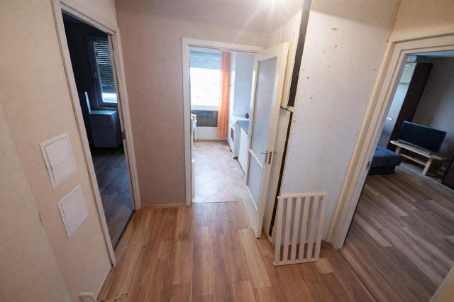 Eladó panellakás, Komlón 24.9 M Ft, 1+1 szobás