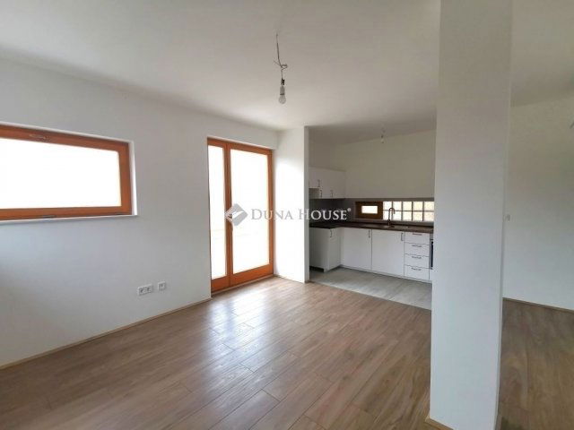 Eladó téglalakás, Budakeszin 96.6 M Ft, 3 szobás