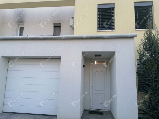 Eladó sorház, Győrött 105 M Ft, 5 szobás / költözzbe.hu