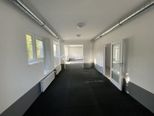 Eladó családi ház, Pécsett 150 M Ft, 4 szobás