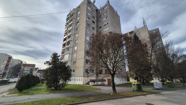 Eladó panellakás, Sárváron 32 M Ft, 2+1 szobás