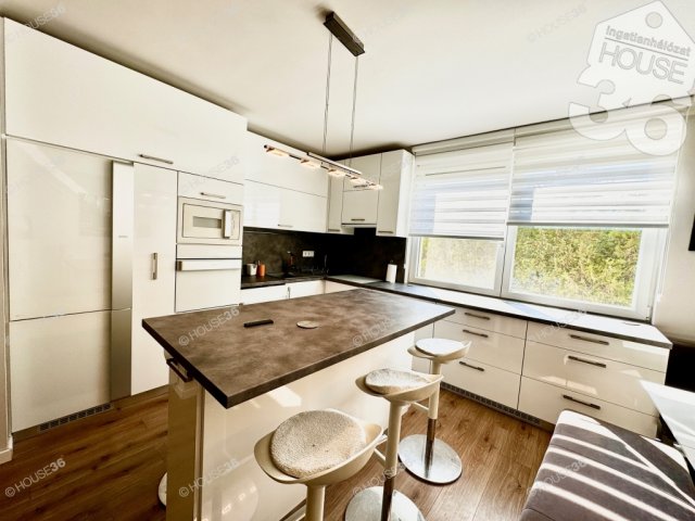 Eladó téglalakás, Kecskeméten 79.9 M Ft, 3 szobás