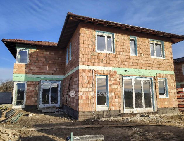 Eladó téglalakás, Velencén 96.9 M Ft, 4 szobás