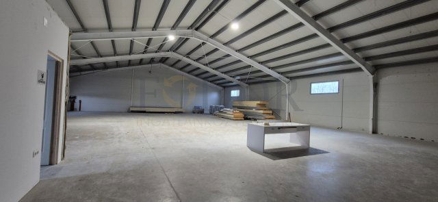 Kiadó ipari ingatlan, Felsőpakonyban 350 E Ft / hó