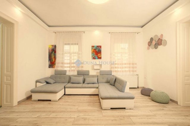 Eladó téglalakás, Pécsett 120 M Ft, 4 szobás