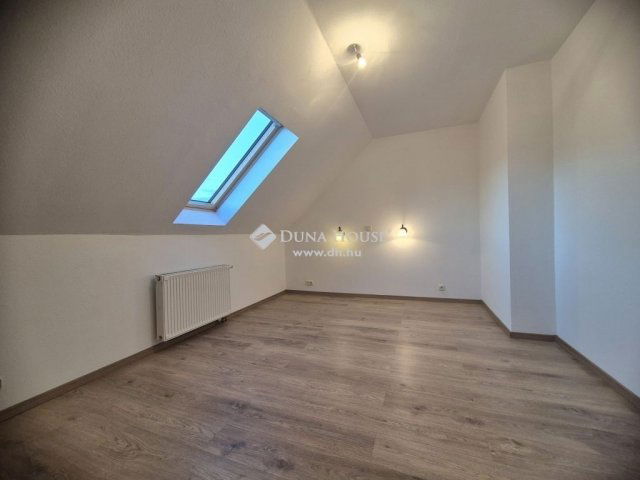 Eladó családi ház, Ürömön 232 M Ft, 5 szobás