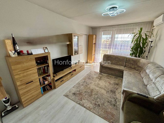 Eladó panellakás, Nyíregyházán 45.99 M Ft, 3 szobás