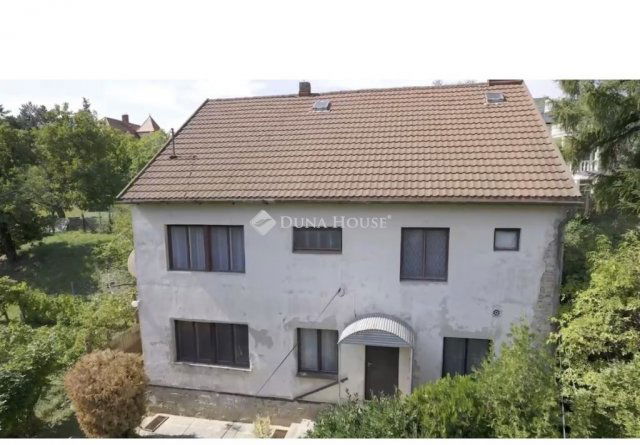 Eladó családi ház, Pécsett 89.9 M Ft, 5 szobás