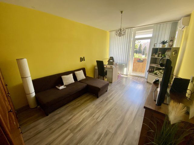 Eladó panellakás, Dombóváron 26.5 M Ft, 2 szobás