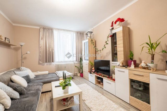 Eladó téglalakás, Tatabányán, Mártírok úton 44.9 M Ft