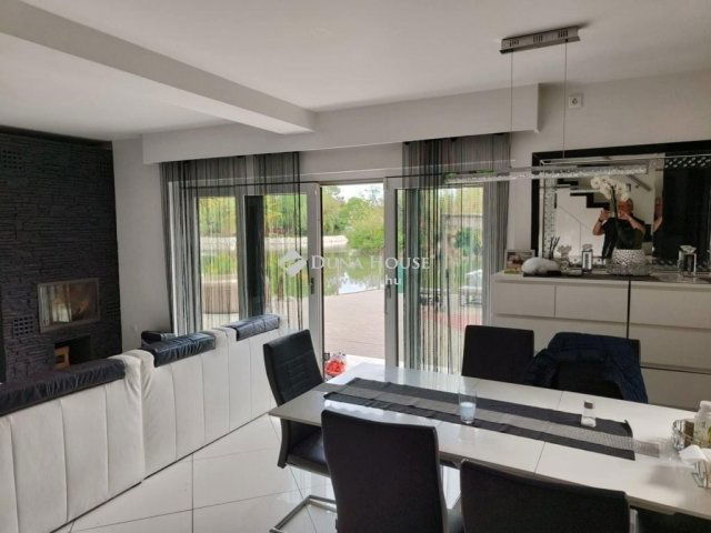 Eladó családi ház, Dunakeszin 114.9 M Ft, 3+1 szobás