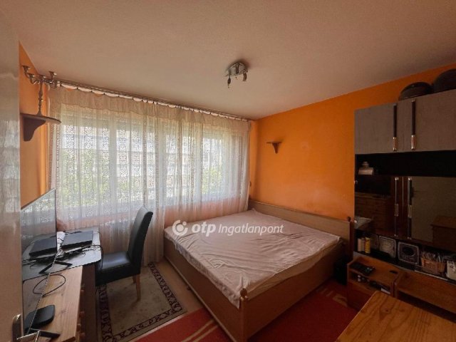 Eladó panellakás, Berettyóújfaluban 42.5 M Ft, 2 szobás