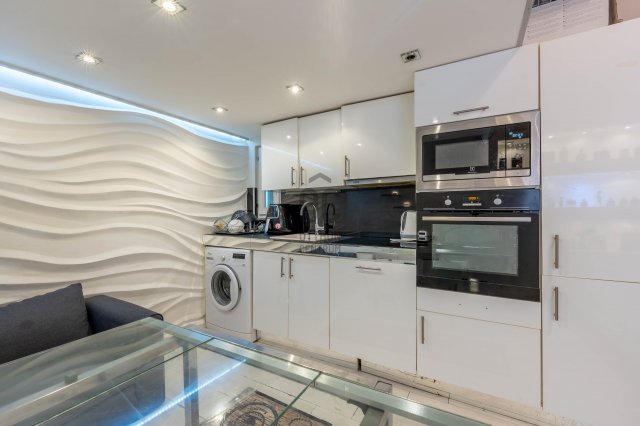 Eladó téglalakás, VI. kerületben, Vörösmarty utcában