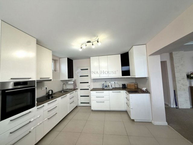 Eladó családi ház, Velencén 220 M Ft, 4 szobás