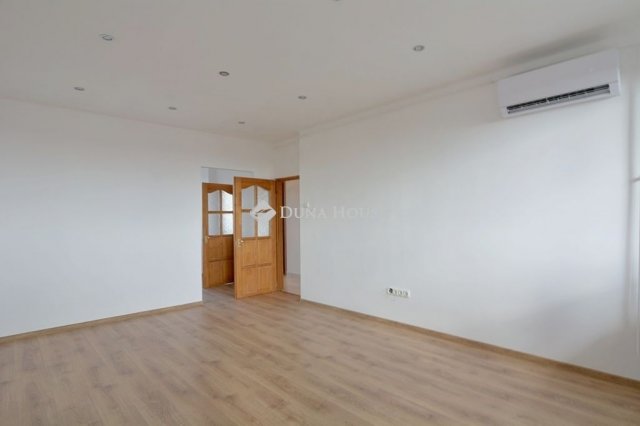 Eladó téglalakás, Kecskeméten 54.99 M Ft, 2 szobás