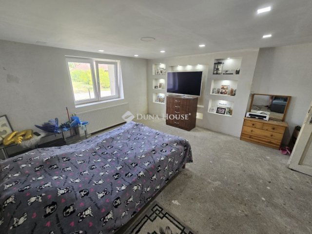 Eladó családi ház, Dégen 16 M Ft, 2 szobás