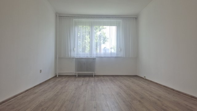 Kiadó panellakás, albérlet, Győrött 170 E Ft / hó, 2 szobás