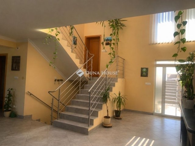 Eladó családi ház, Erdőkertesen 179.5 M Ft, 4 szobás