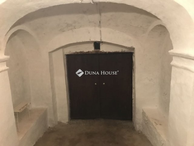 Eladó családi ház, Móron 15.9 M Ft, 1 szobás