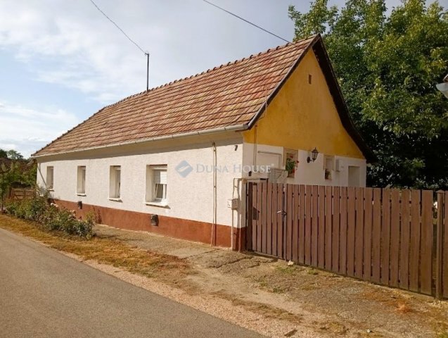 Eladó családi ház, Epölön 35 M Ft, 2 szobás