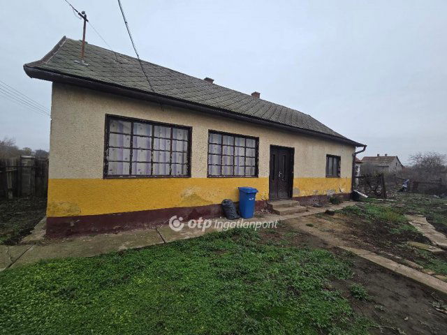 Eladó családi ház, Derecskén 6.25 M Ft, 2 szobás