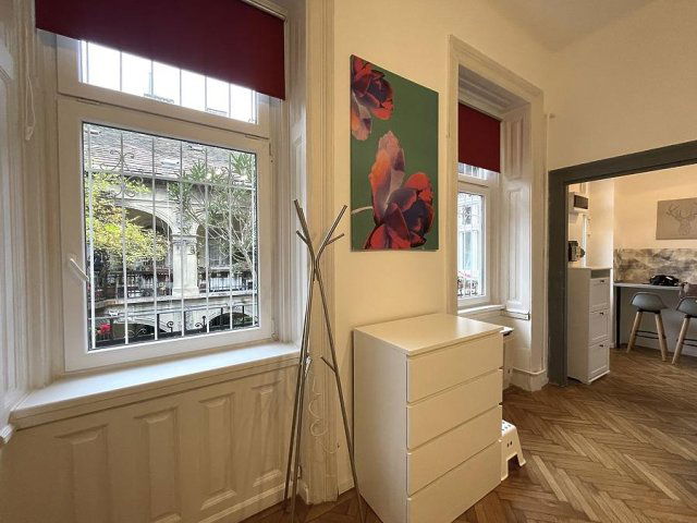 Kiadó téglalakás, albérlet, VI. kerületben, Nagymező utcában