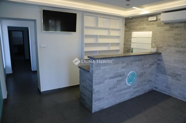 Eladó családi ház, Gödöllőn 150 M Ft, 8 szobás