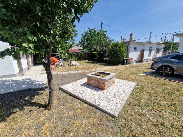 Eladó téglalakás, Szolnokon 25 M Ft, 1 szobás