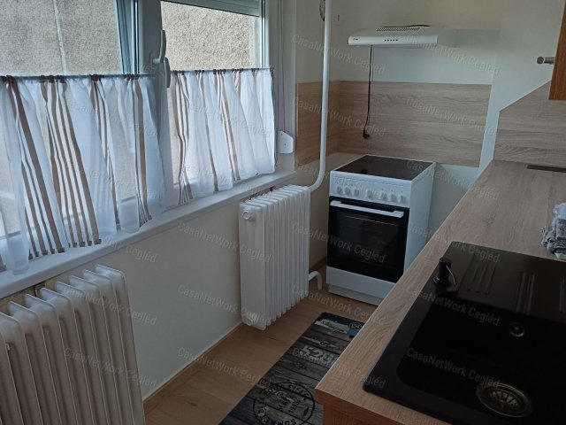 Kiadó panellakás, albérlet, Cegléden 160 E Ft / hó, 2 szobás
