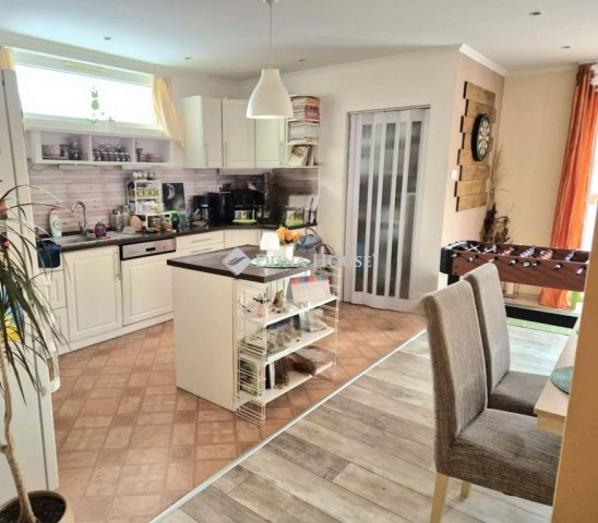 Eladó családi ház, Kapuváron 121 M Ft, 5 szobás