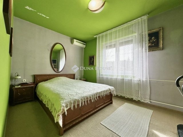 Eladó családi ház, Sülysápon 140 M Ft, 8 szobás