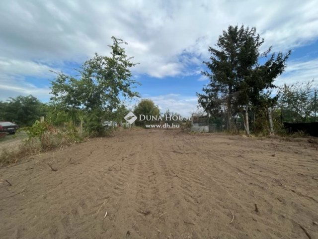 Eladó nyaraló, Szabadbattyánban 14.9 M Ft, 2 szobás