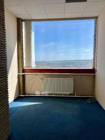 Eladó panellakás, Veszprémben 175 M Ft, 14 szobás