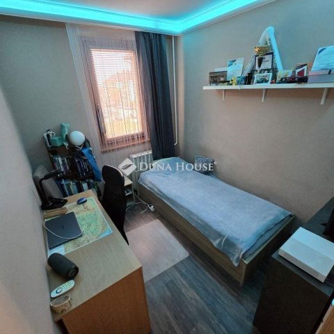 Eladó panellakás, Kecskeméten 66.9 M Ft, 3 szobás