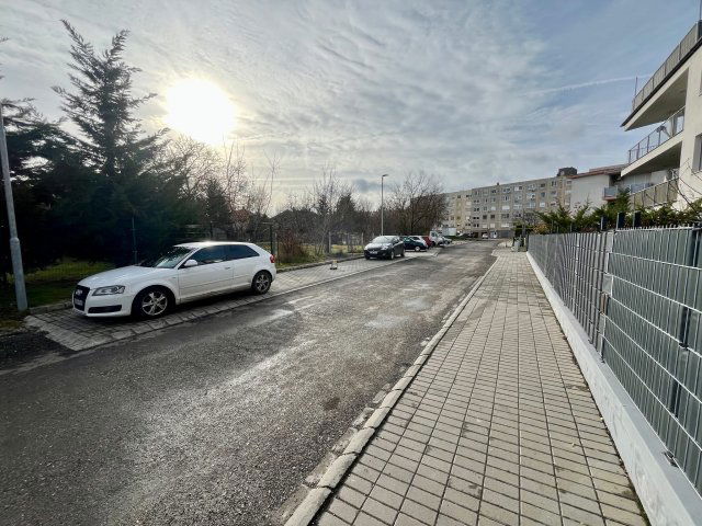 Kiadó garázs, Móron 10 E Ft / hó / költözzbe.hu
