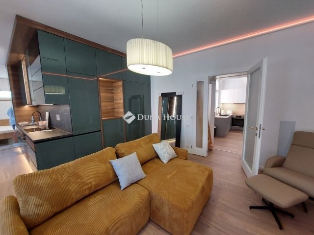 Eladó téglalakás, Baján 53.99 M Ft, 2 szobás