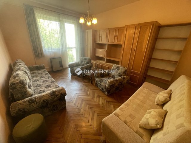 Eladó téglalakás, Győrött 39 M Ft, 1 szobás