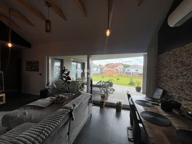 Eladó családi ház, Pécsett 144.5 M Ft, 4 szobás