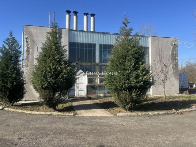 Eladó ipari ingatlan, Hódmezővásárhelyen 109.9 M Ft