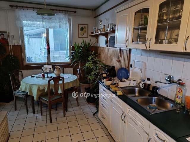 Eladó családi ház, Budapesten, II. kerületben 180 M Ft, 3 szobás