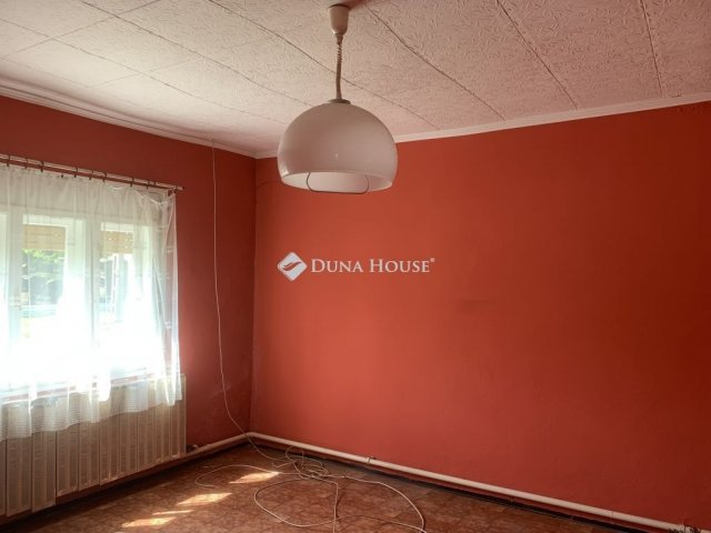 Eladó családi ház, Nován 21.9 M Ft, 3 szobás