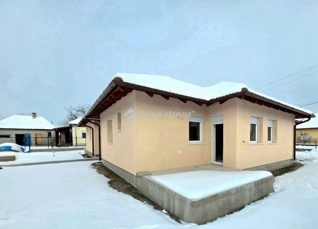 Eladó ikerház, Bugyin 92.99 M Ft, 4 szobás / költözzbe.hu