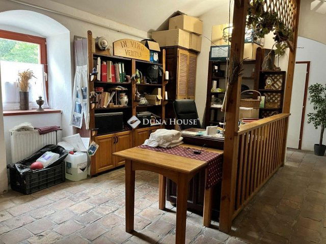 Eladó üzlethelyiség, Hőgyészen 82.55 M Ft