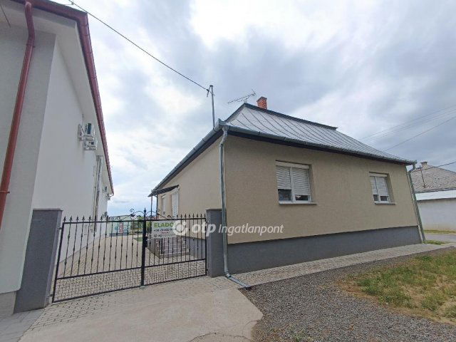 Eladó családi ház, Mándokon 48.5 M Ft, 3 szobás