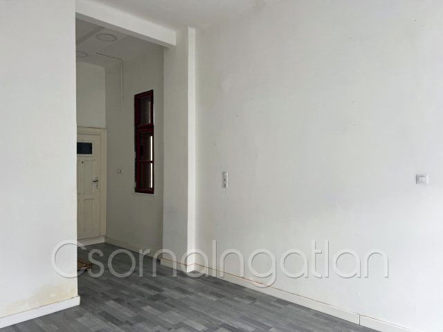 Kiadó üzlethelyiség, Csornán 85 E Ft / hó