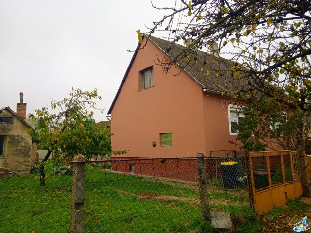Eladó családi ház, Ácson 35 M Ft, 3 szobás