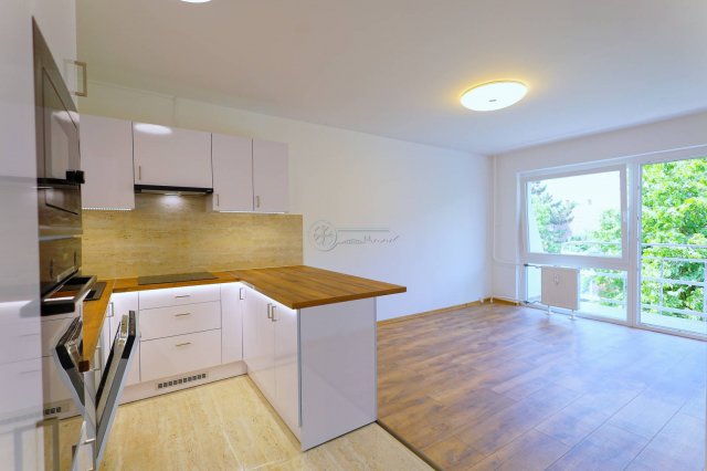 Eladó panellakás, Szegeden 52.9 M Ft, 3 szobás